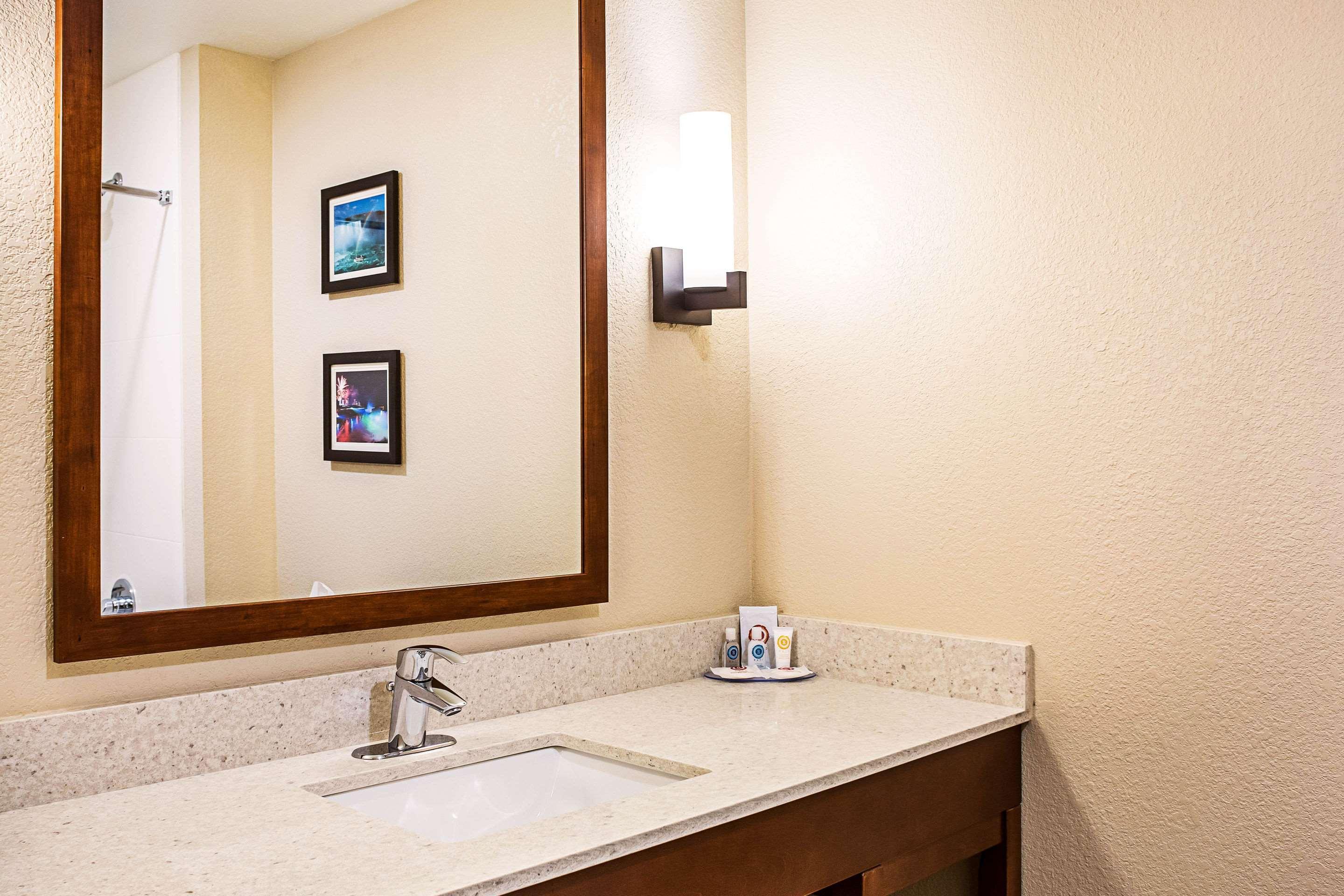 Comfort Inn & Suites Niagara Falls Blvd Usa Экстерьер фото