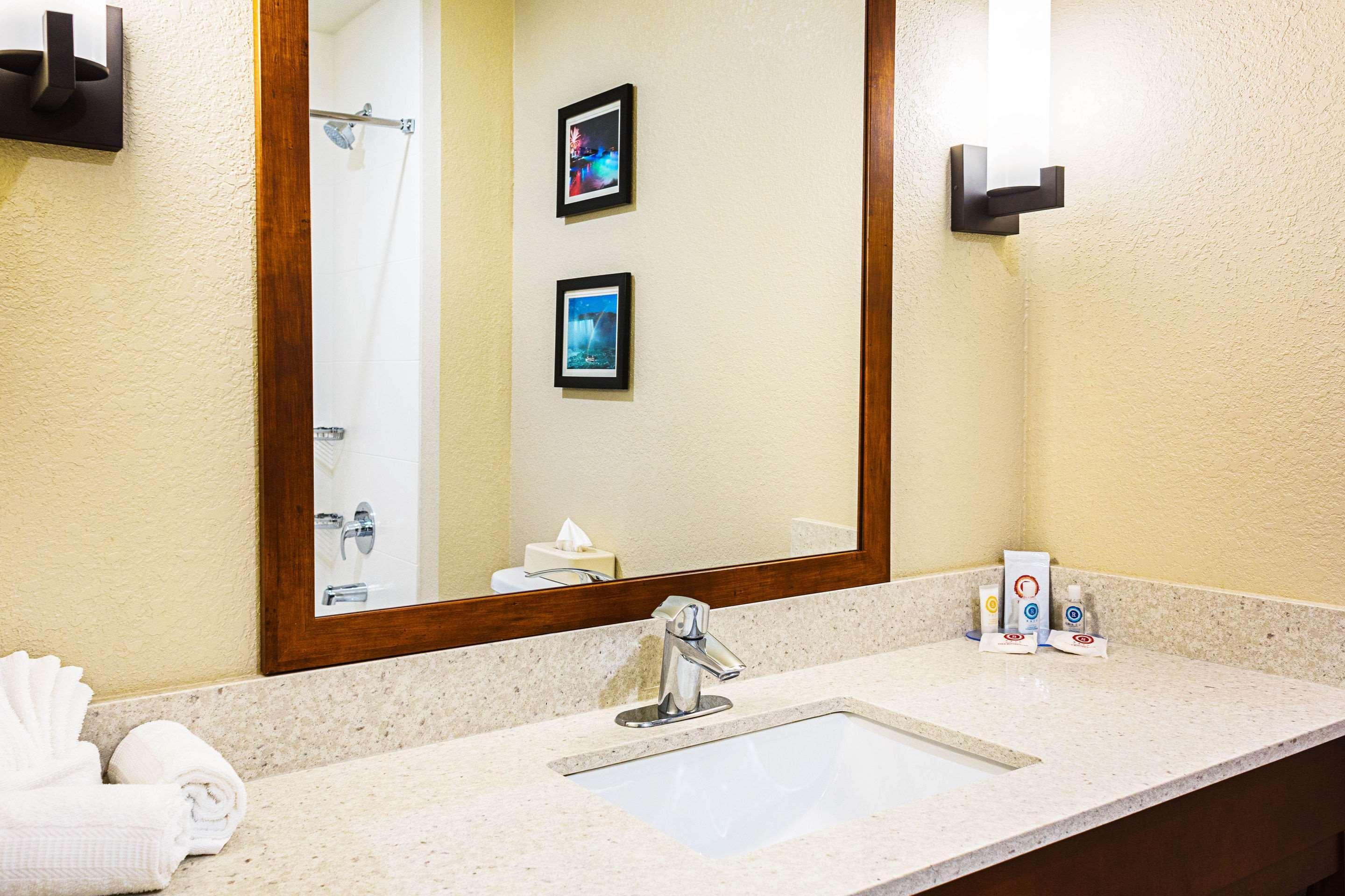 Comfort Inn & Suites Niagara Falls Blvd Usa Экстерьер фото